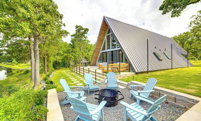 Malakoff Cabina | A-Frame Cabin w/ Deck Near Cedar Creek Lake