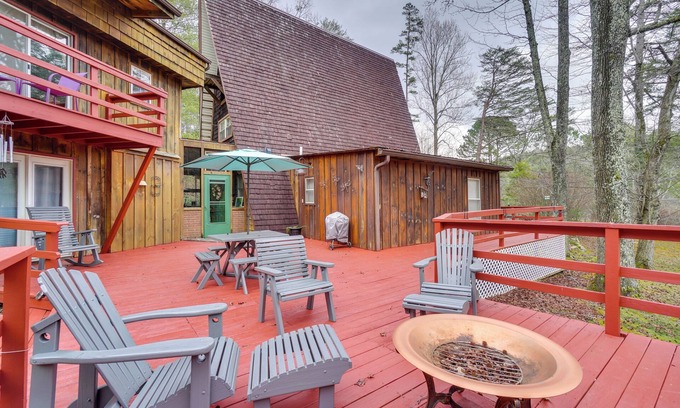 Tellico Plains Cabina | A-Frame Cabin w/ Spacious Yard in Tellico Plains!