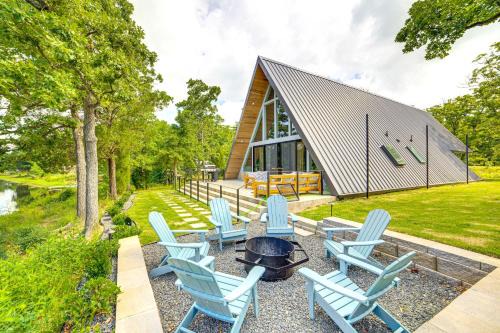 Malakoff Casa | A-Frame Cabin with Deck Near Cedar Creek Lake