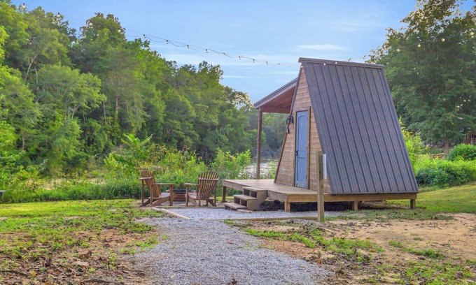 Greenville Cabina | A-Frame Camping Pod, W/Bath House, 6 min to DT