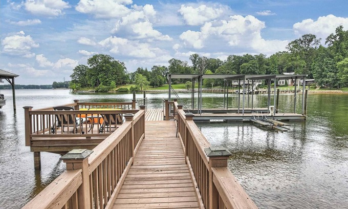 Lake Norman of Catawba Cabaña | A Frame of Mind by Avantstay Private Dock + View