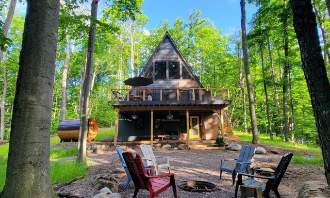 Bellaire Apartamento | Gorgeous New A-Frame w/ Sauna & Gameroom - Minutes to Pools, Golf and Skiing