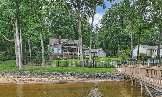 Lake Norman of Catawba Casa | A Frame of Mind by AvantStay | Private Dock + View