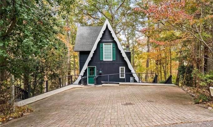 Gainesville Casa | A-Frame on Lake Lanier with Private Dock