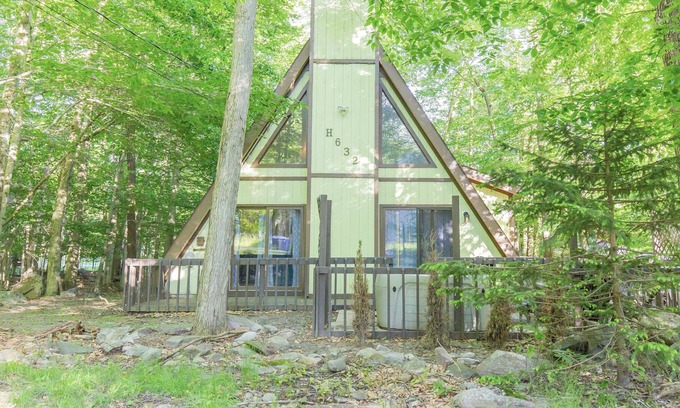 Tobyhanna Cabaña | A-Frame: with private hot tub and lake & pool access!