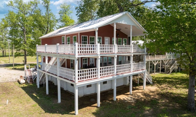 Morris Chapel Casa | A Gem on the Beautiful Tennessee River: Perfect for gatherings and Retreats