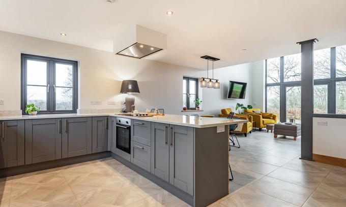 Tregaron Cabaña | 4 bedroom accommodation in Tregaron, near Aberystwyth