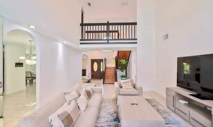 Hunt Club Casa | A gorgeous Villa with an amazing Pool and Pond!