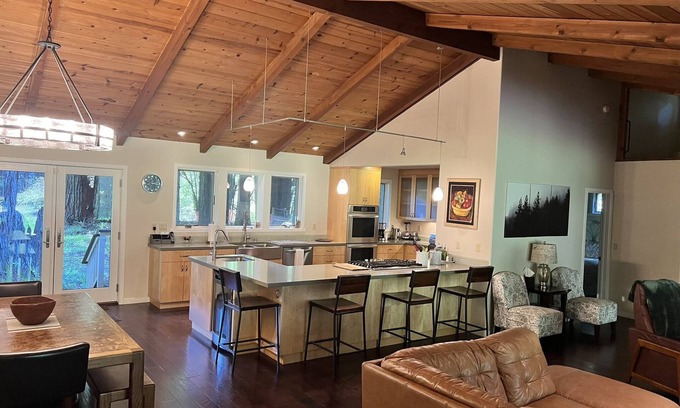 Cazadero Casa | Una gran finca familiar entre las secoyas