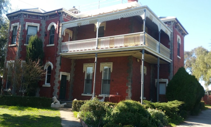 Yarraville Casa | Una gran mansión cerca del CBD con estacionamiento en la calle