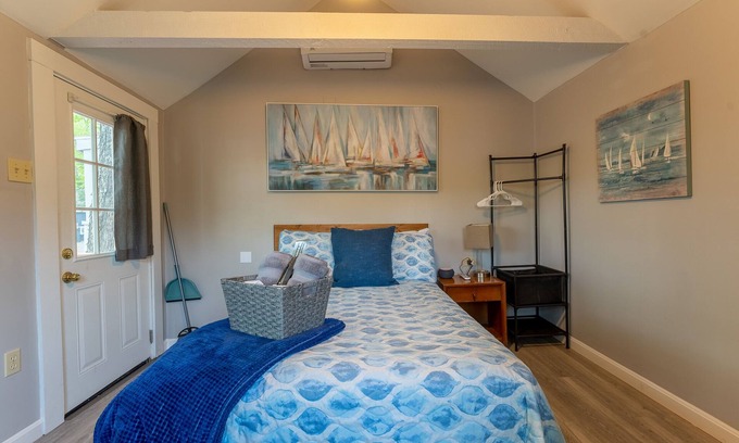 Alton Bay Cabina | A great cabin with lake views & access! Now Featuring AC/ Wi-Fi- & TV