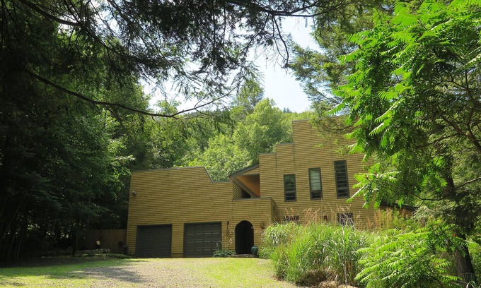 Great Barrington Casa | Un gran escape; aislado pero cerca de todo - casa contemporánea, vistas a la montaña