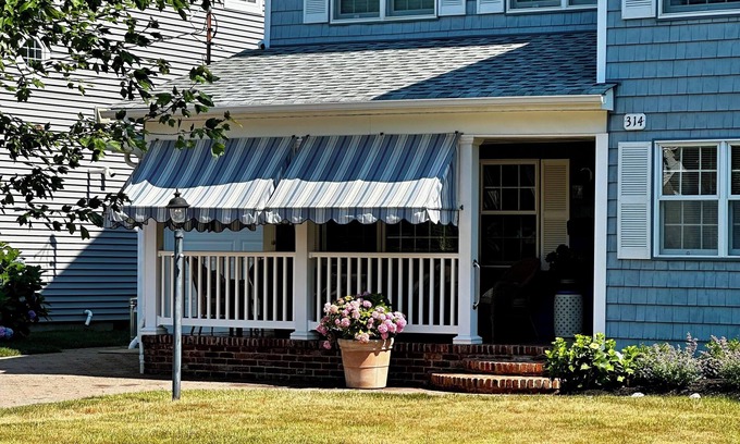 Spring Lake Casa | “A great family house!” in Spring Lake! 3 blocks from South End Pavilion.