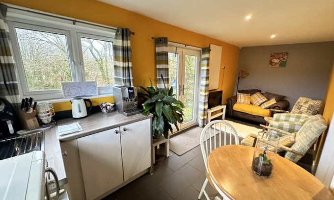 Lifton Cabina | A great place for friends to relax!