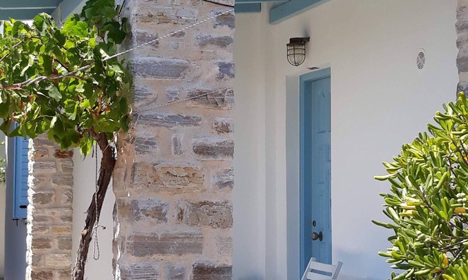 Plaka Casa | A GREEK ISLAND HOUSE...A PLACE TO RELAX..