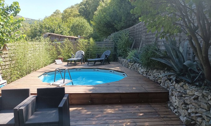 Chateauneuf-du-Rhone Cama Y Desayuno | A haven of calm in the heart of an old town