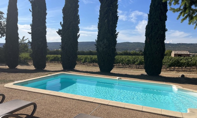 Roussillon Cabaña | Casa rural 'Le Luberon' rodeada de viñedos con vistas a las montañas Vaucluses