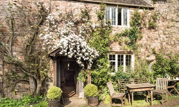 Dunster Cabaña | A HEAVENLY RETREAT WITH OFF-STREET PARKING