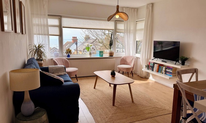 Isle of Grain Apartamento | A hidden gem, just 4 minutes from the beach & lively shops & bars of Leigh Town,
