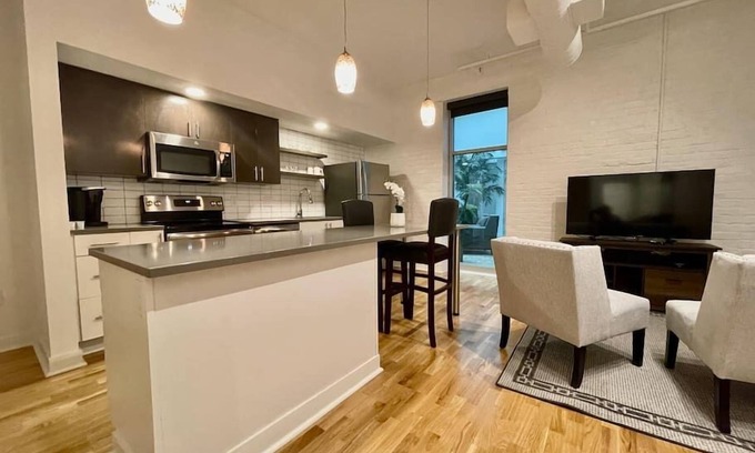Old Market Apartamento | A historic 700 square foot Atrium loft in the heart of the Old Market