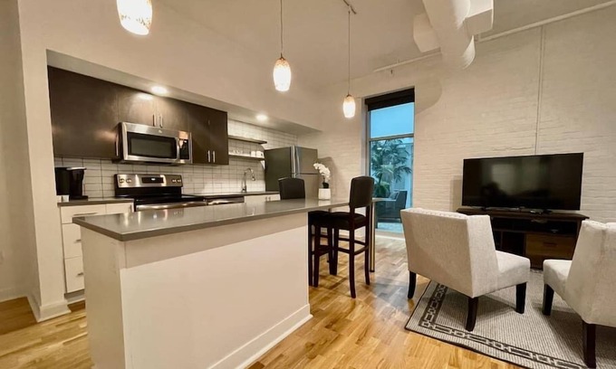 Old Market Apartamento | A historic 700 square foot Atrium loft in the heart of the Old Market