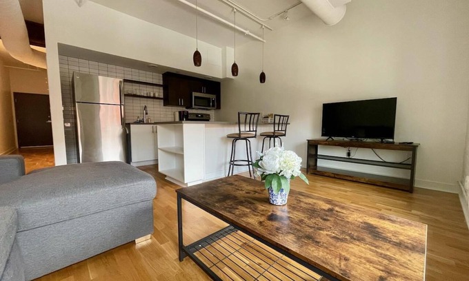 Old Market Apartamento | A historic 900 square foot Atrium loft in the heart of the Old Market