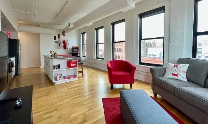 Southeast Omaha Apartamento | A historic Husker themed, 1,300 square foot loft in the heart of the Old Market
