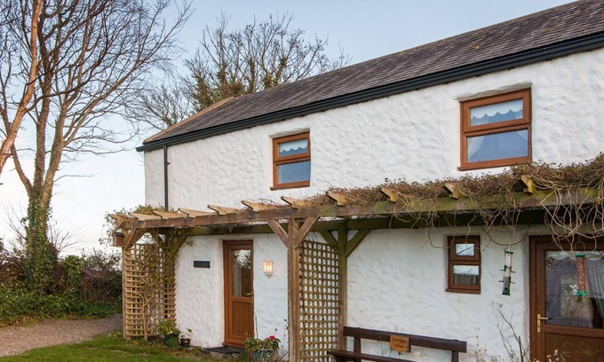 Sulby Cabaña | Close Taggart - Thie Lough