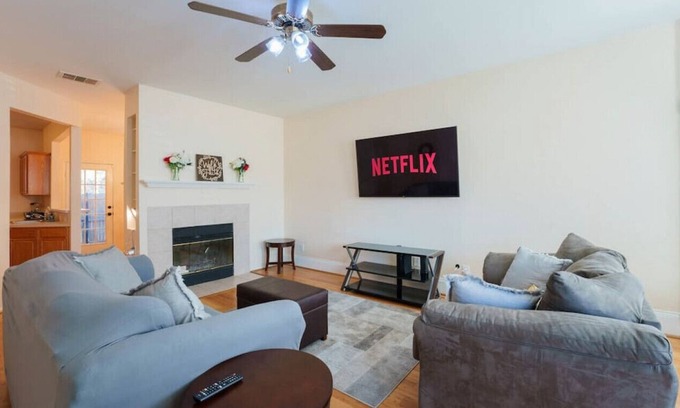Garland Casa | A Homey and Relaxing Stay in Garland