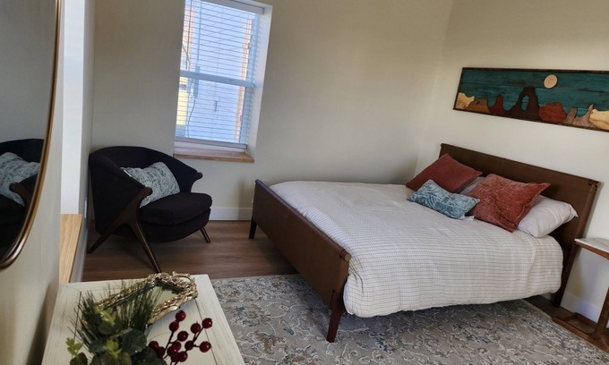 Logan Casa | A house in the heart of Logan with shops, restaurants, and experiences near.
