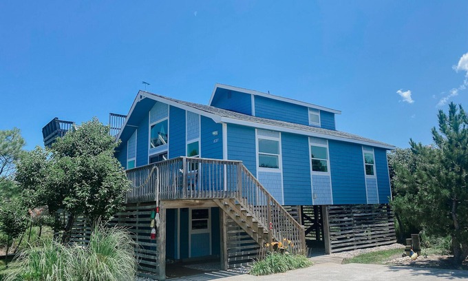 Ocean Sands Casa | A Jolly Boat-A FEW STEPS TO BEACH-ocean side Corolla. Perfect for families!