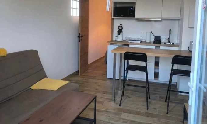 Saint-Medard-en-Jalles Casa | A.Karibu gîte near town center, 25min from Bordeaux and 45 from the ocean