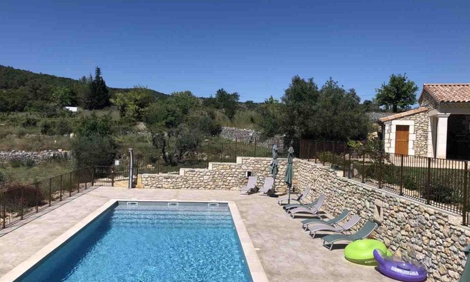 Lagorce Otro | A l'Ombre des Tilleuls, Les Lilas 4-person gîte for rent in quiet village
