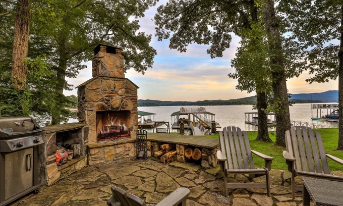 Morganton Cabina | A Lake Blue Ridge Cottage
