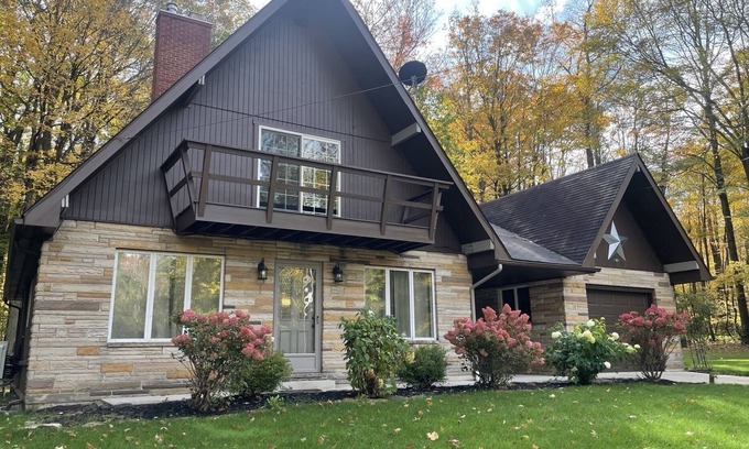 Rockwood Casa | A Large family home in the Laurel Highlands. Private & Secluded!