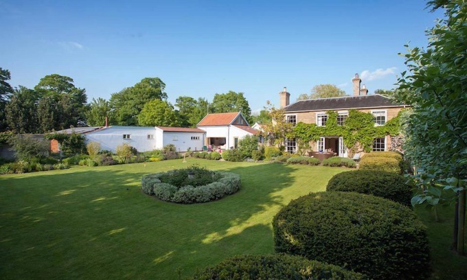 Great Hockham Cabaña | A partir de £ 29. 50 por persona y día. Joya aislada de la casa de campo con piscina climatizada, cancha de tenis y sala de juegos