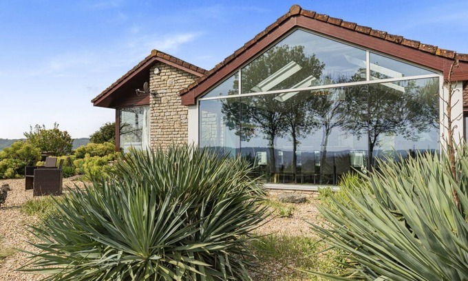 Compton Martin Cabaña | Cojín de fiesta perfecto con bañera de hidromasaje y espectaculares vistas al lago en Mendip Hills AONB