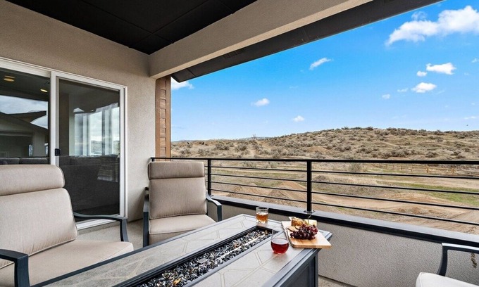 Garden City Casa | A Lazy Day Getaway along the Eagle Bike Park Hills