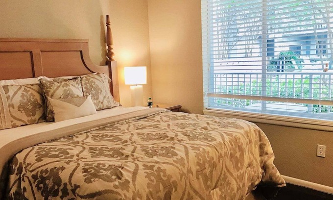 Channel District Apartamento | a "LET'S DO IT" getaway at Bell F-183