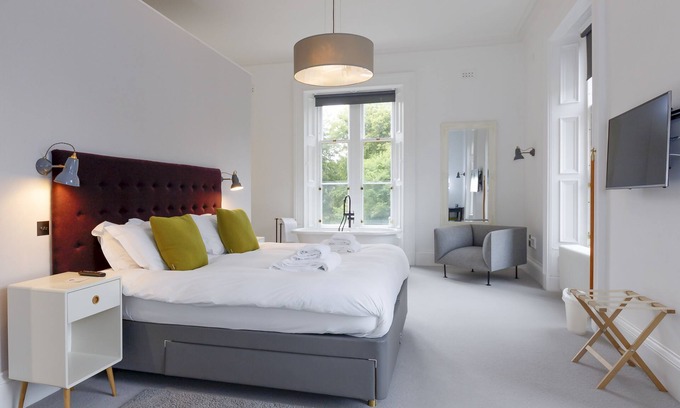 Isle of Lewis Cabaña | A lews castle that sleeps 2 guests in 1 bedroom