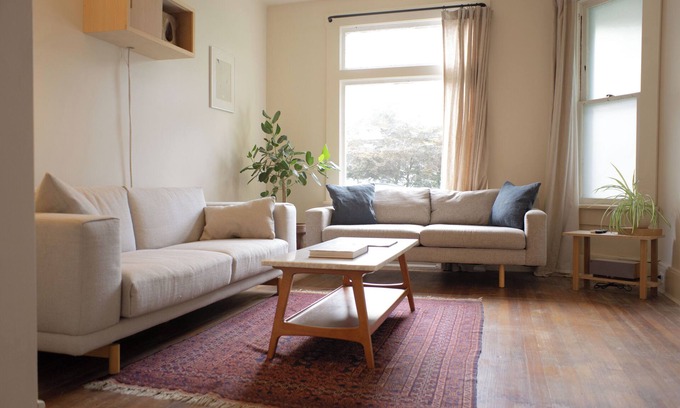 Kingston Casa | A light and spacious house with deck in the heart of historic Kingston