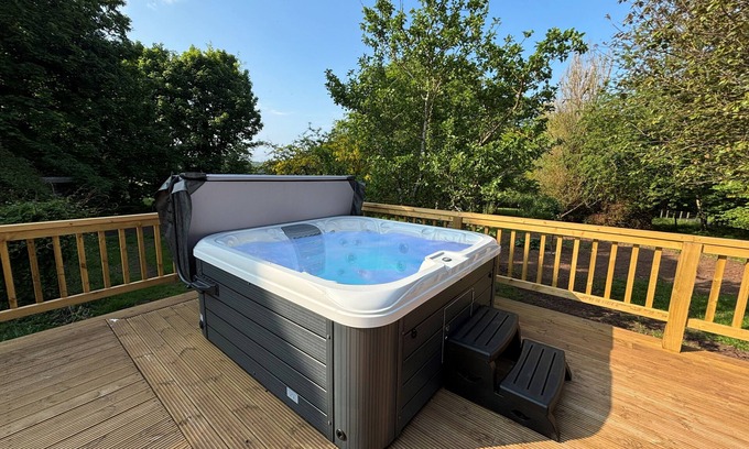 Dunbar Cabaña | A-listed South Lodge, Dunbar with hot tub