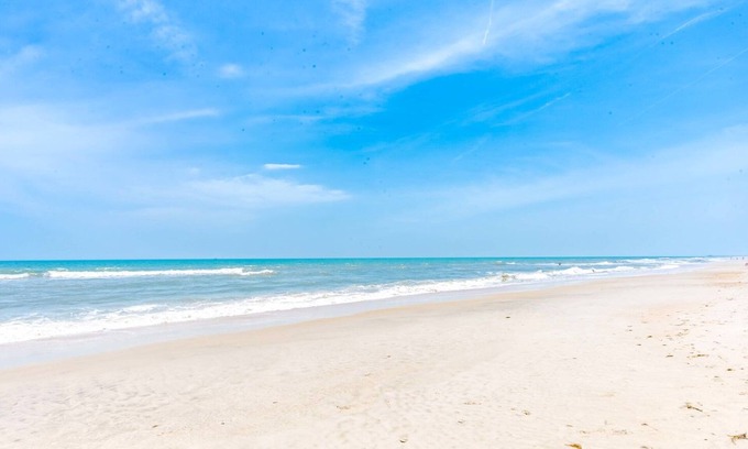 Sneads Ferry Condominio | A Little Slice of Paradise on North Topsail Beach - 2BR Shipwatch Condo