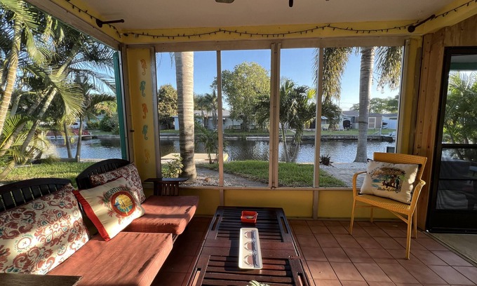 Lake Shore Estates Casa | A Little Slice of Key West on Lake Tarpon - Kayak and fish from the back yard
