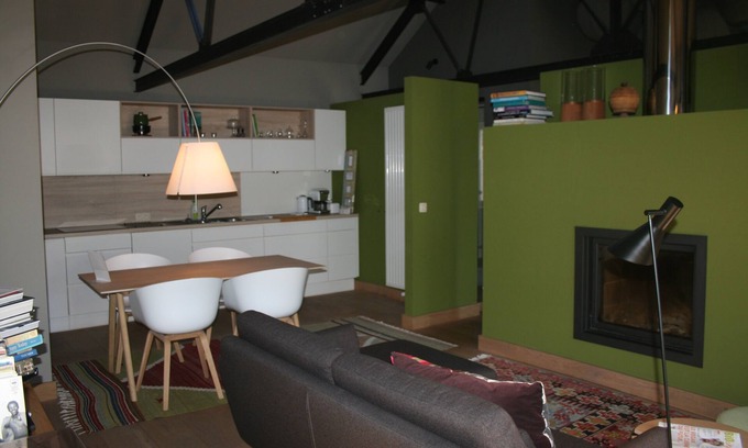 Eghezee Cama Y Desayuno | Un apartamento tipo loft en una antigua casa renovada en el campo cerca de Namur