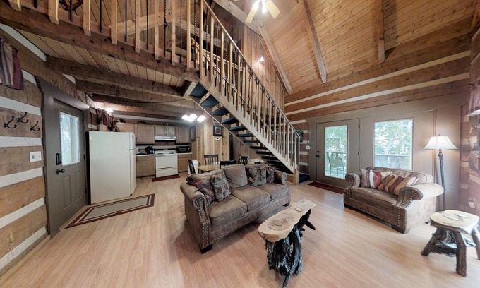 Rocky Grove Cabina | A Love Shack 1 Bedroom Cabin by RedAwning