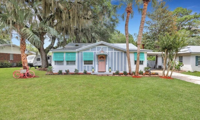 Darien Cabaña | A Lovely Coastal Cottage in the seaside town of Darien Georgia