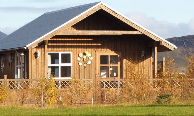 Hvalfjarðarsveit Cabaña | Una encantadora cabaña a orillas del río Laxá