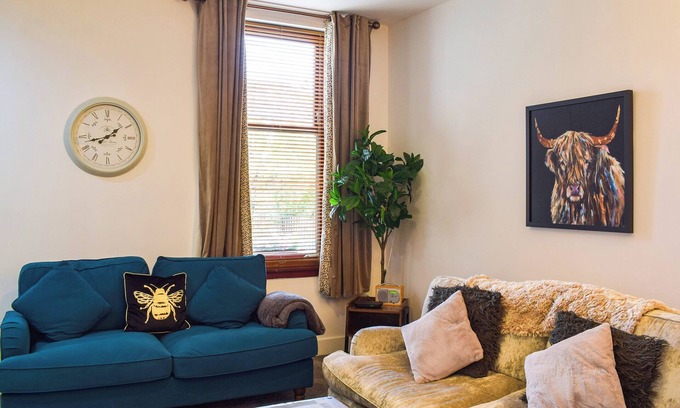Largs Cabaña | A lovely ground floor apartment with private entrance.