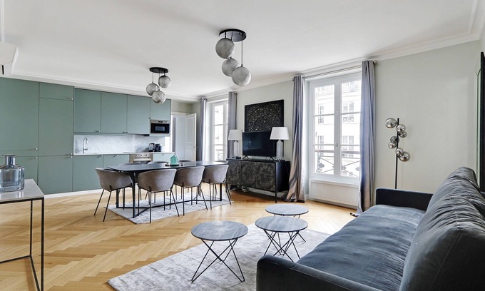 Quartier de la Goutte-d'Or Apartamento | A Luxury 3-BR/3BA with A/C in Montmartre